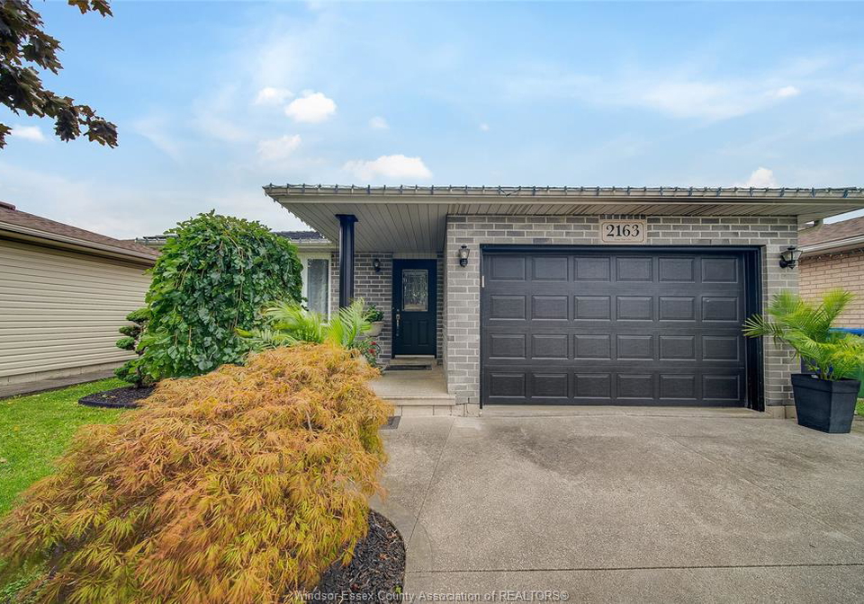 2163-curry-windsor-ontario-26023156
