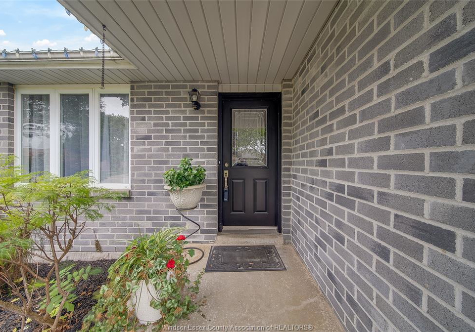 2163-curry-windsor-ontario-26023156