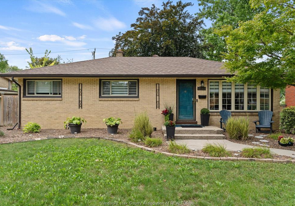 3425-roxborough-boulevard-windsor-ontario-26023158