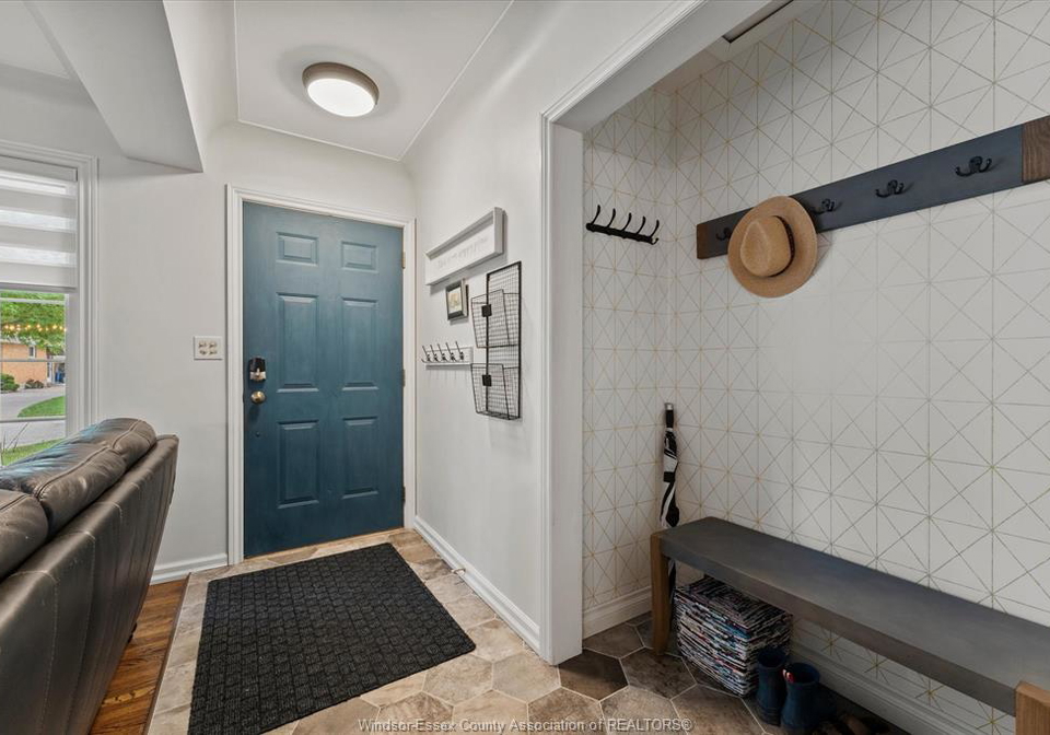3425-roxborough-boulevard-windsor-ontario-26023158