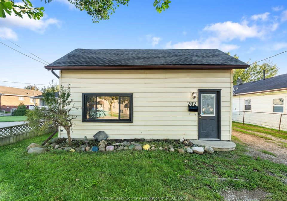 202-sandys-street-chatham-ontario-26023165