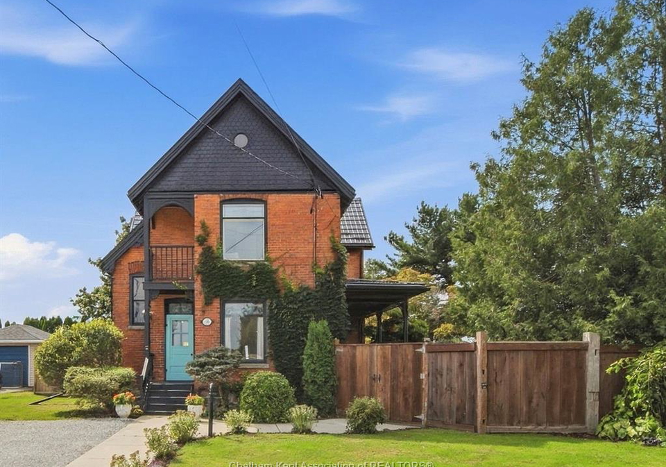 136-king-street-south-highgate-ontario-26023166