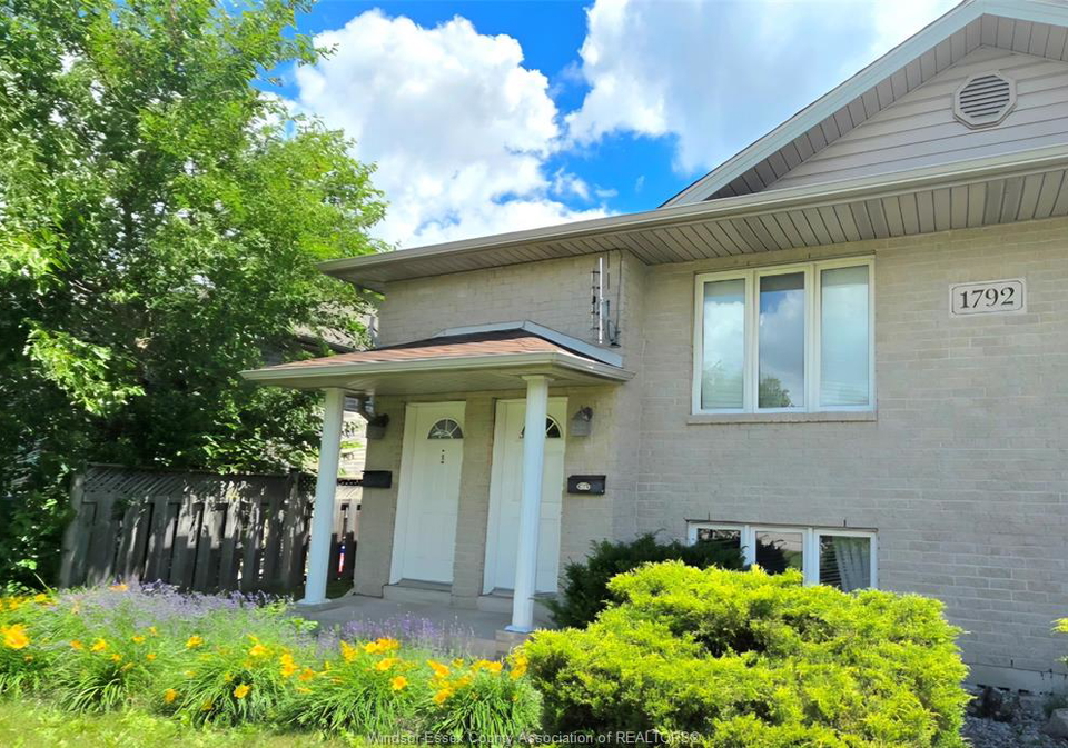 1792-northway-windsor-ontario-26023167