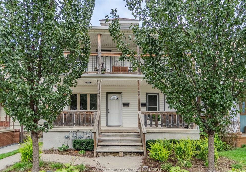 248-pierre-windsor-ontario-26023180