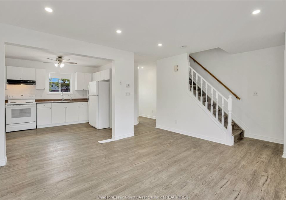 1272-south-pacific-windsor-ontario-26023187