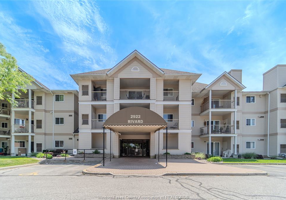 2922-rivard-windsor-ontario-26023201