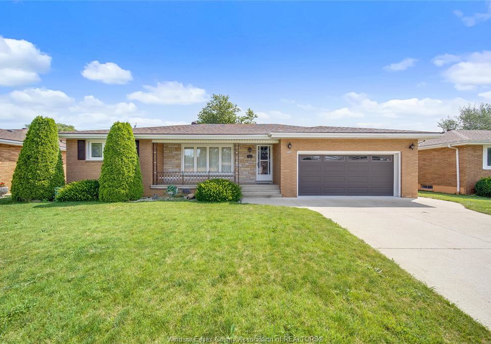 2506-longfellow-avenue-windsor-ontario-26023224