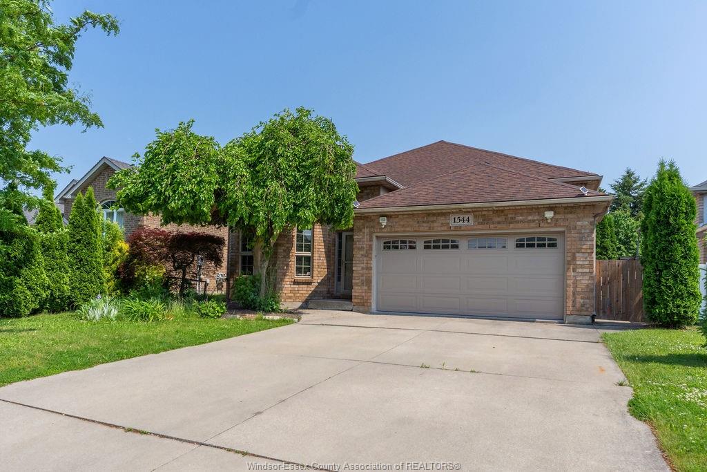 1544-imperial-crescent-windsor-ontario-26023232