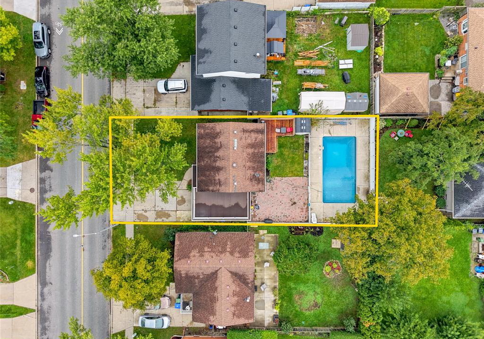 2547-rivard-avenue-windsor-ontario-26023239