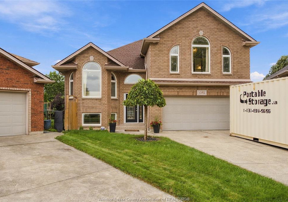 1352-meridian-windsor-ontario-26023240