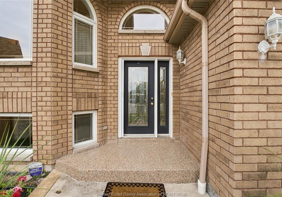 1352-meridian-windsor-ontario-26023240