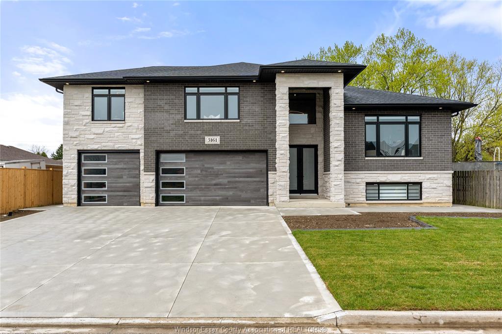 3161-mcrobbie-windsor-ontario-26023244