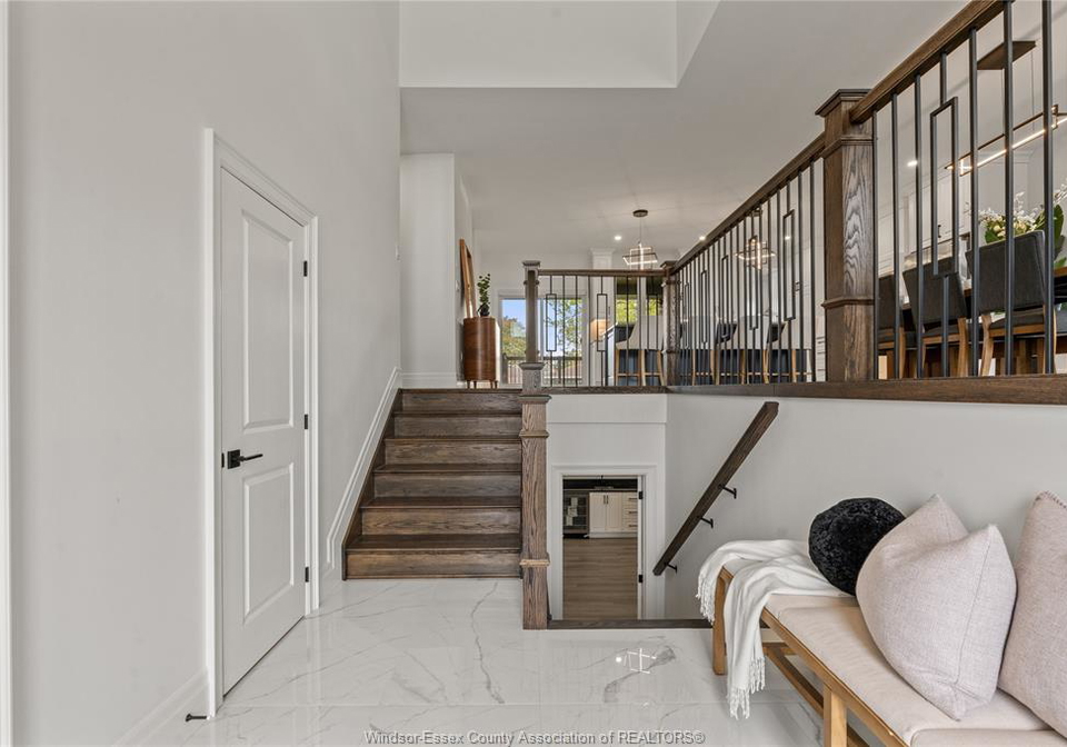 3161-mcrobbie-windsor-ontario-26023244