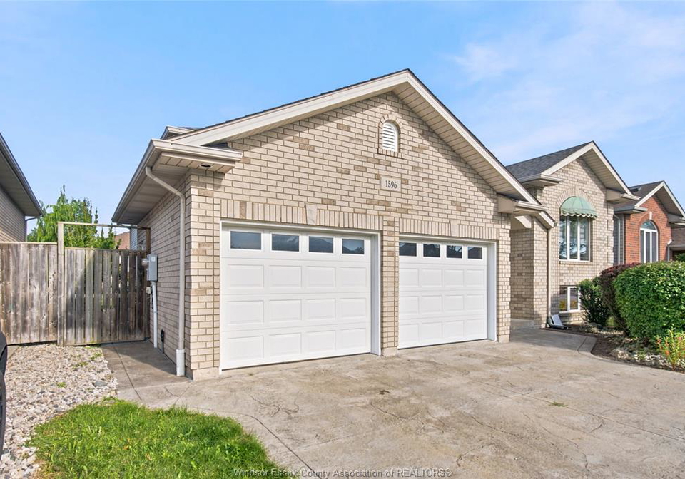 1596-morningstar-avenue-windsor-ontario-26023266