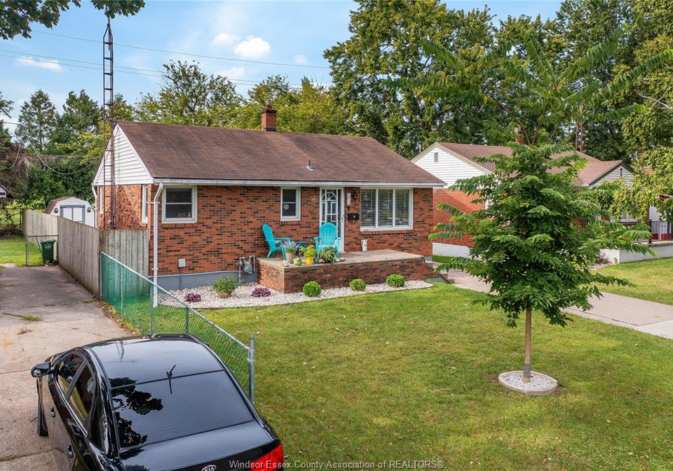 1215-chappell-windsor-ontario-26023273