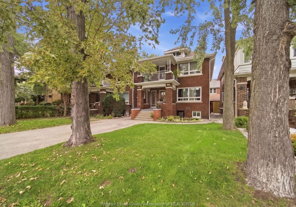 990-victoria-avenue-windsor-ontario-26023280