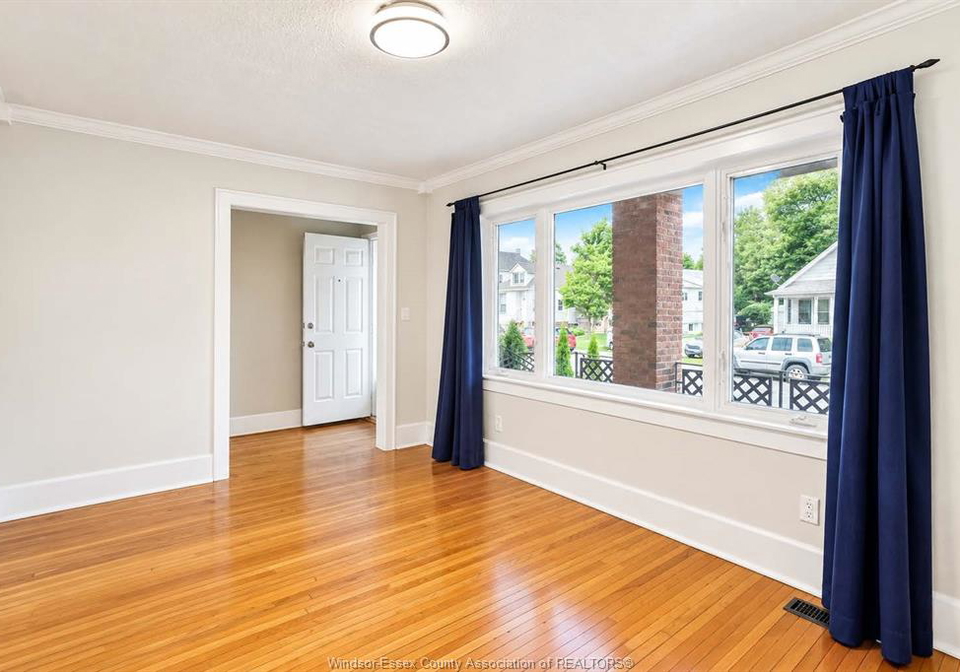 1349-goyeau-windsor-ontario-26023289