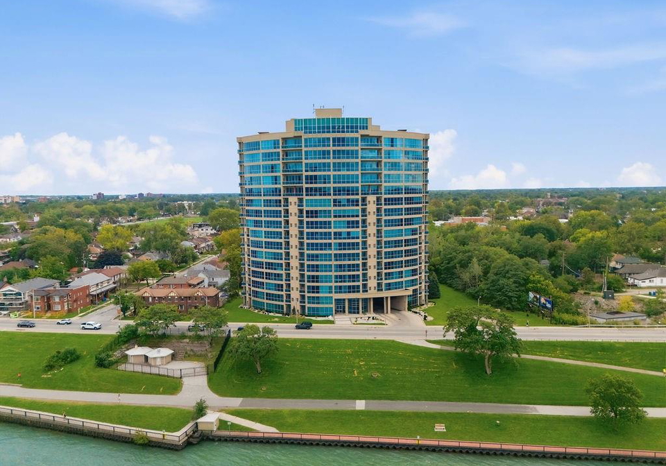 1225-riverside-drive-windsor-ontario-26023312