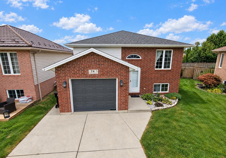 74-fieldstone-place-chatham-ontario-26023315