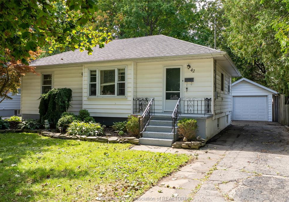 42-canterbury-street-chatham-ontario-26023321