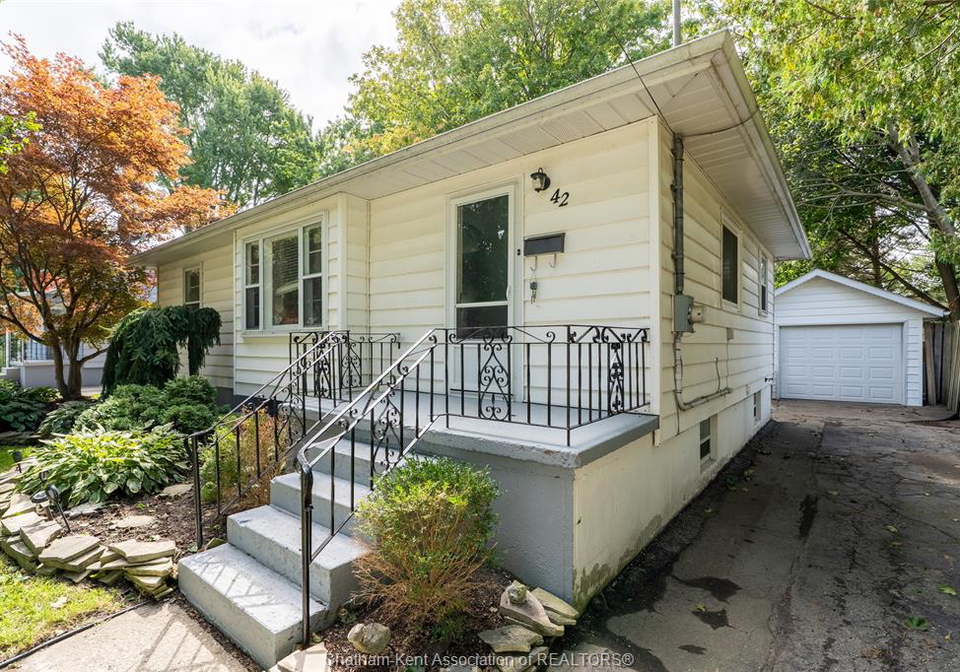 42-canterbury-street-chatham-ontario-26023321
