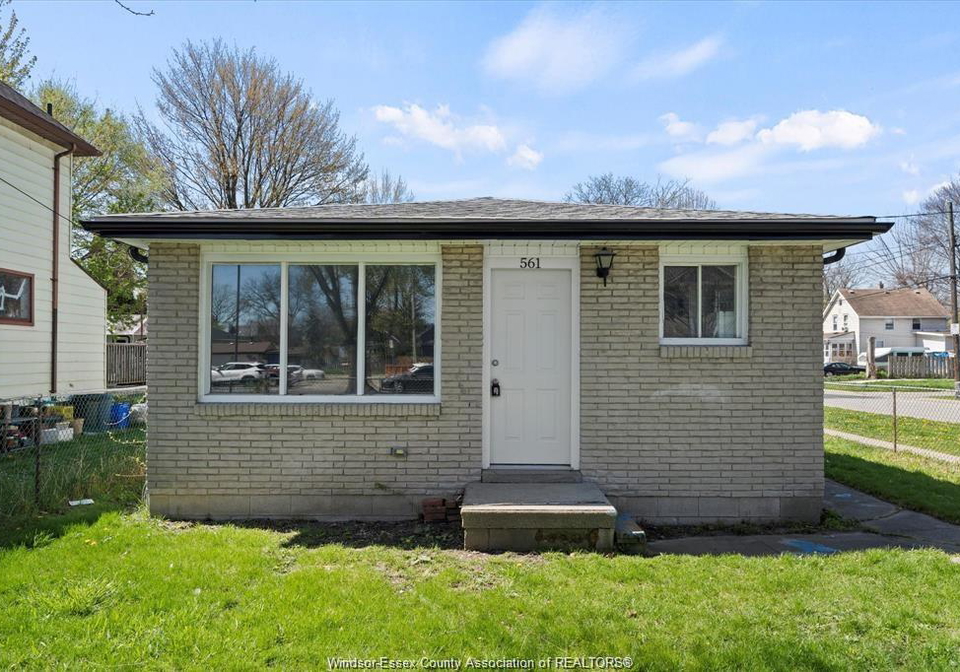 561-chippawa-street-windsor-ontario-26023322