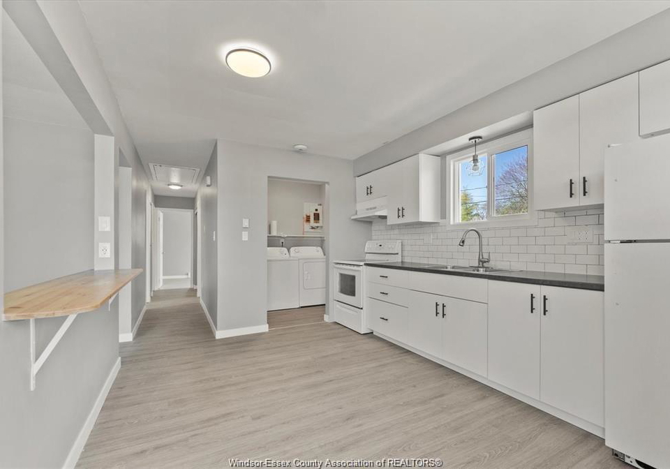 561-chippawa-street-windsor-ontario-26023322