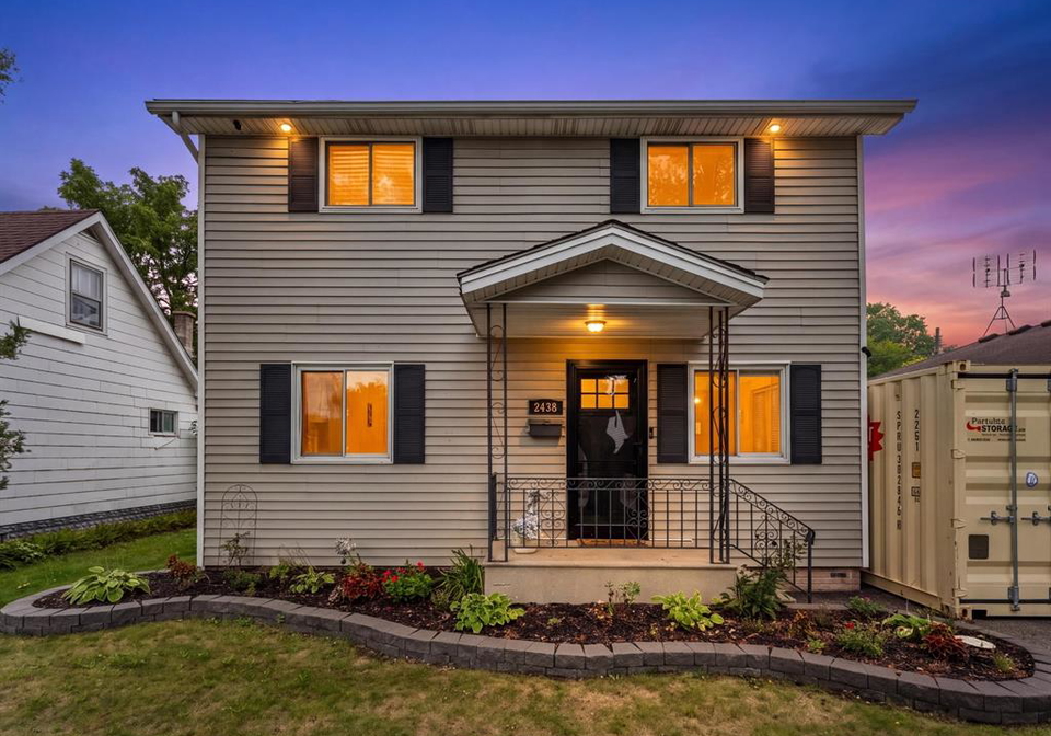 2438-francois-windsor-ontario-26023323