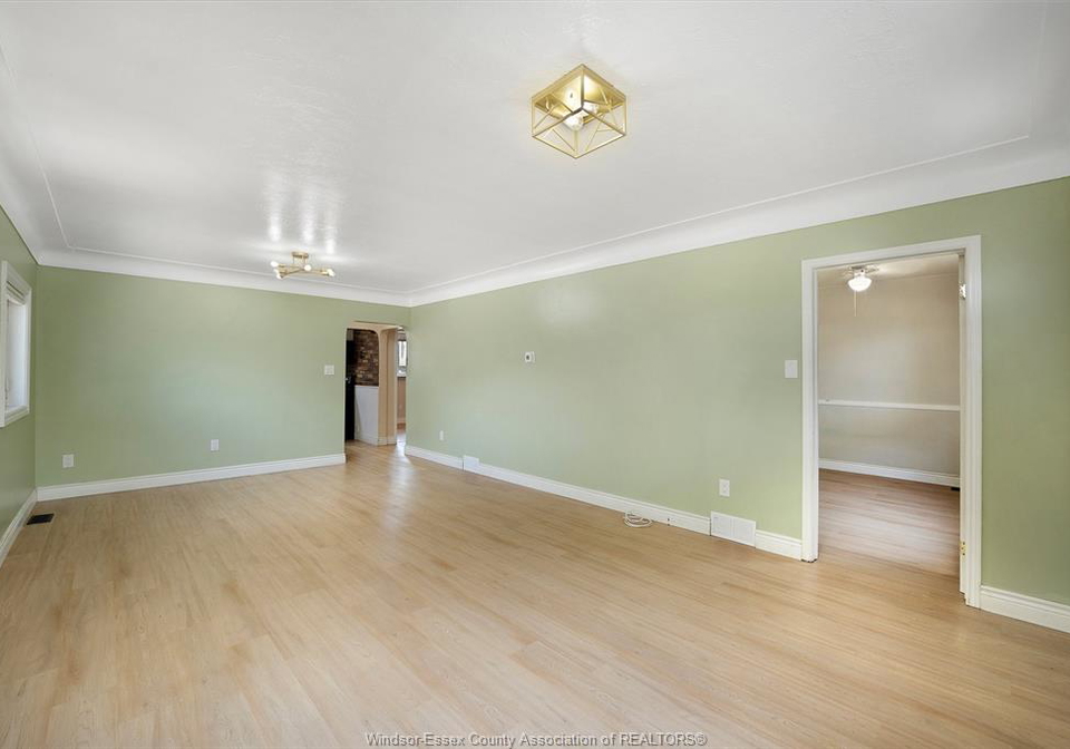 986-eastlawn-avenue-windsor-ontario-26023325