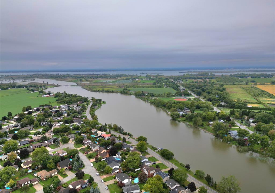 219-hyde-park-river-canard-ontario-26023326