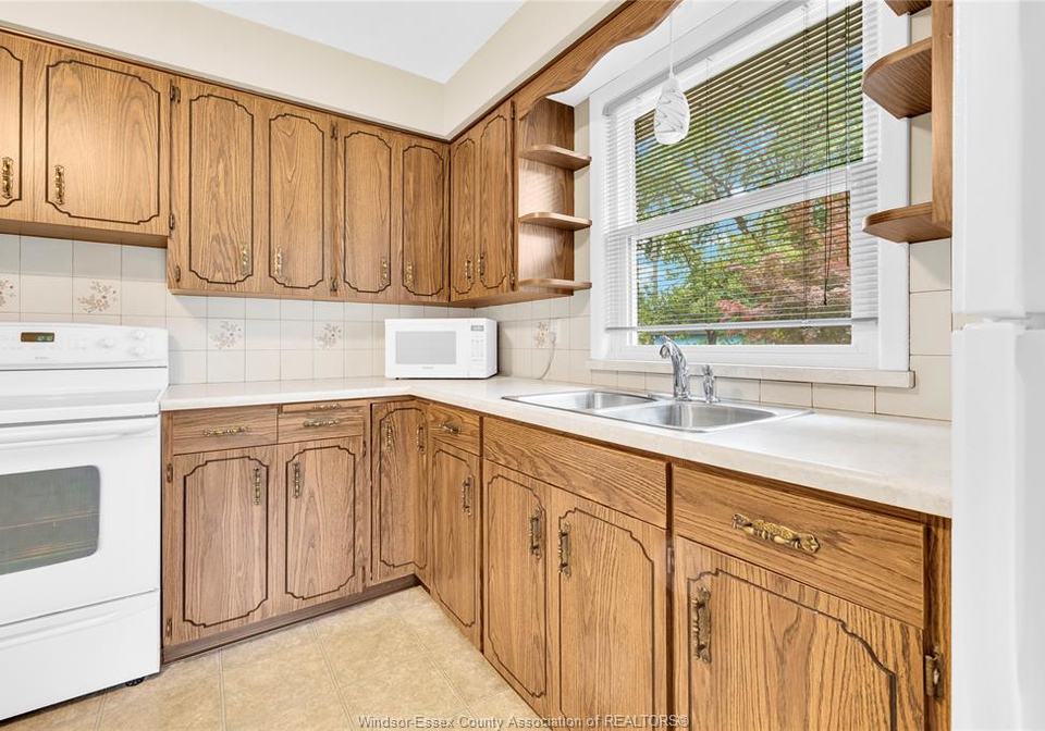 1144-virginia-avenue-windsor-ontario-26023335