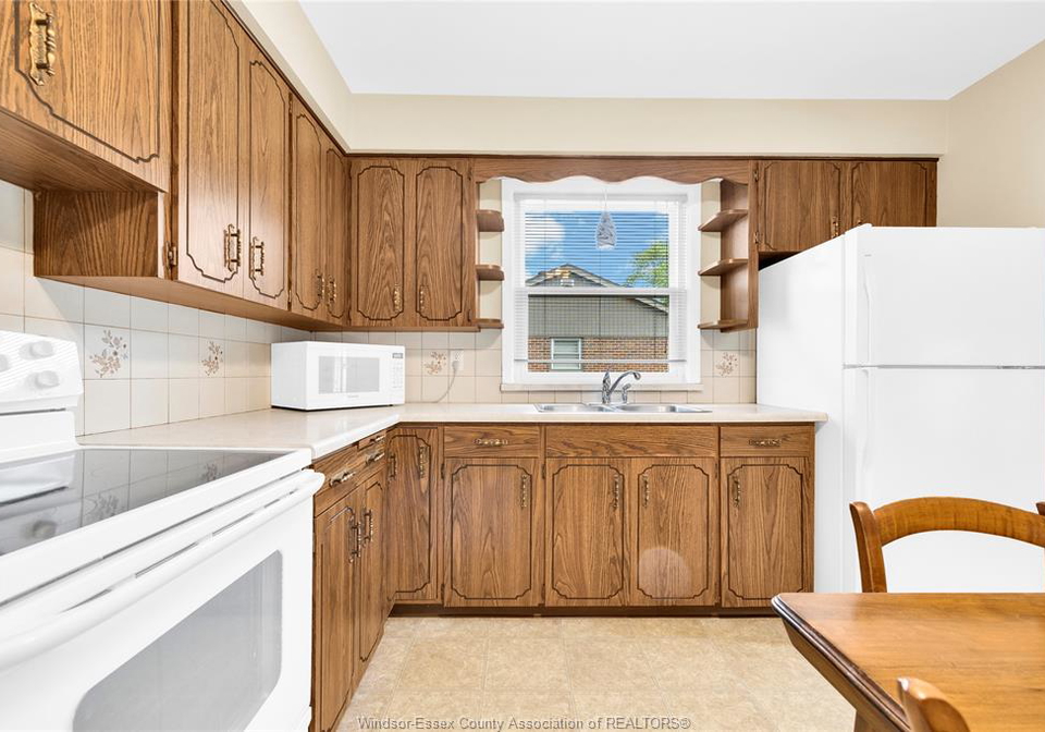 1144-virginia-avenue-windsor-ontario-26023335