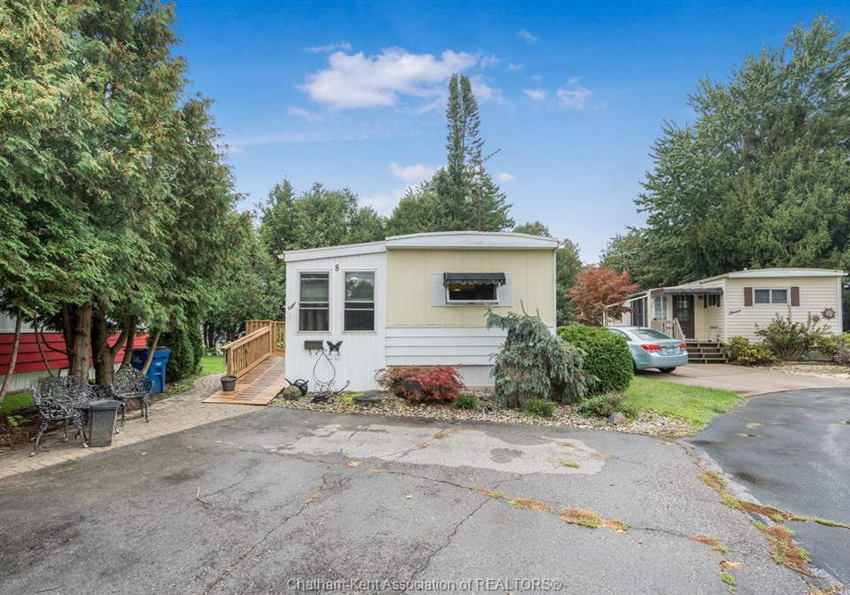 22220-charing-cross-road-chatham-ontario-26023342