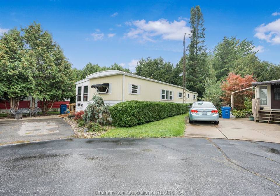 22220-charing-cross-road-chatham-ontario-26023342