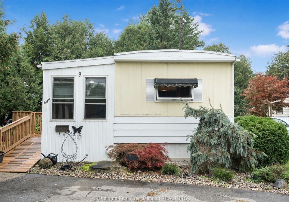 22220-charing-cross-road-chatham-ontario-26023342