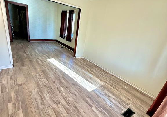 2244-howard-windsor-ontario-26023370