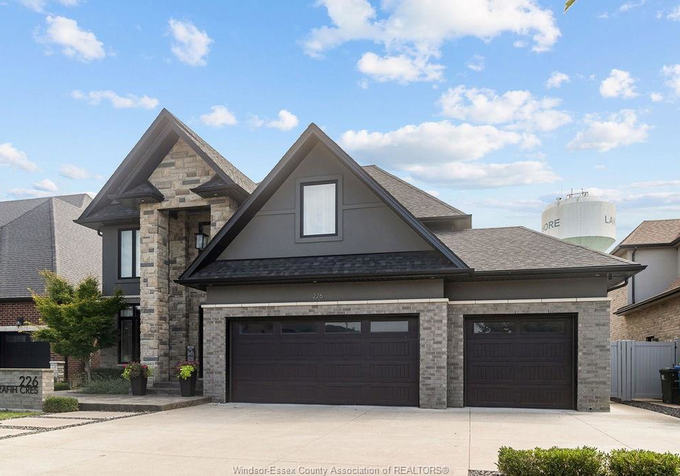 226-rafih-crescent-lakeshore-ontario-26023380