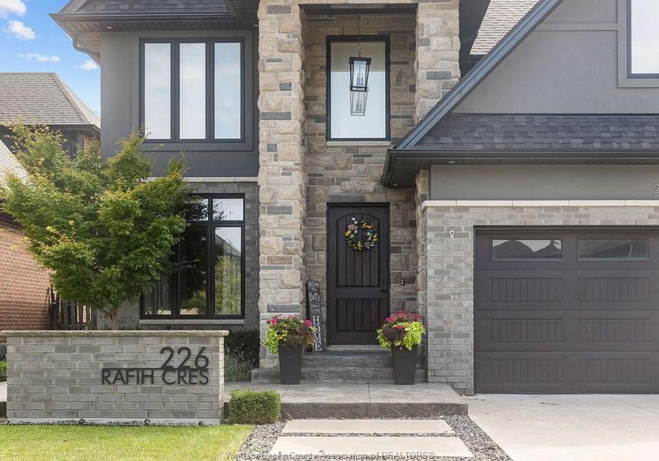 226-rafih-crescent-lakeshore-ontario-26023380