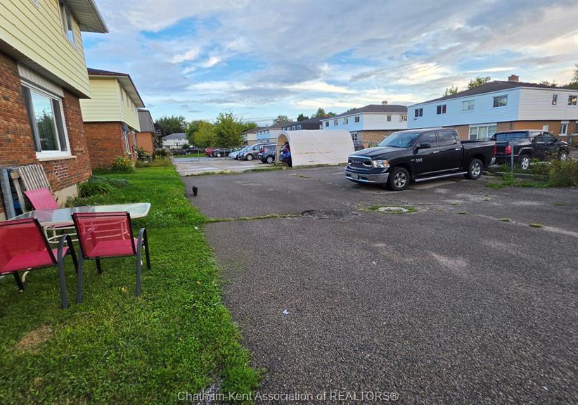 40-timmins-crescent-chatham-ontario-26023386
