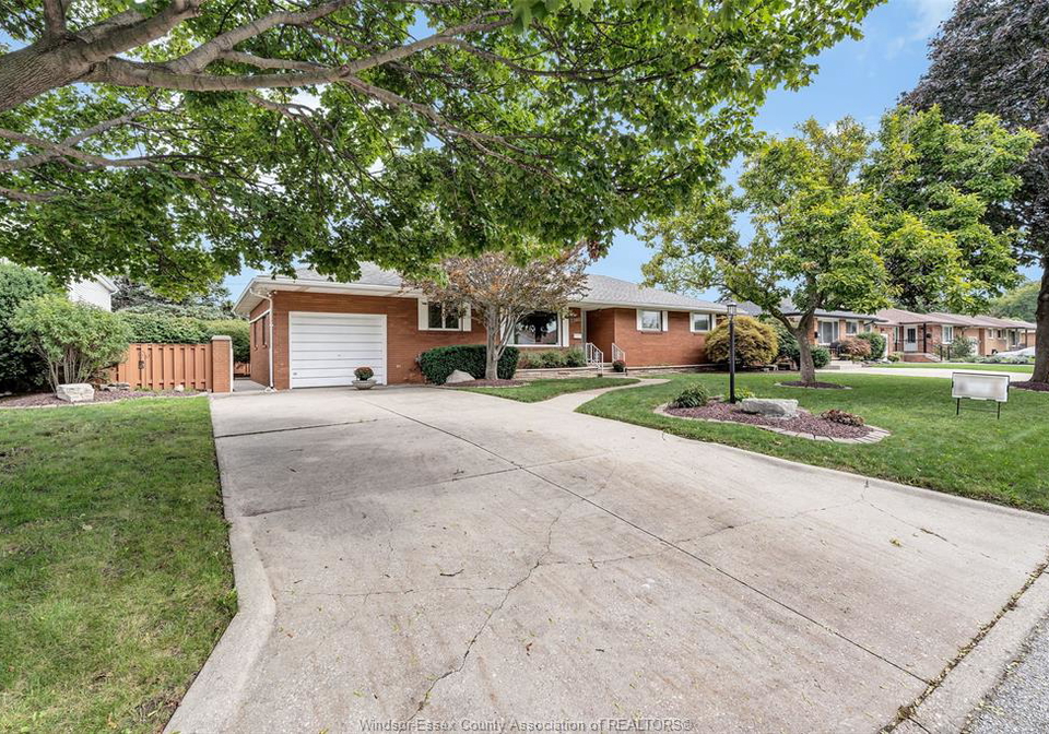 2360-leonard-road-windsor-ontario-26023393