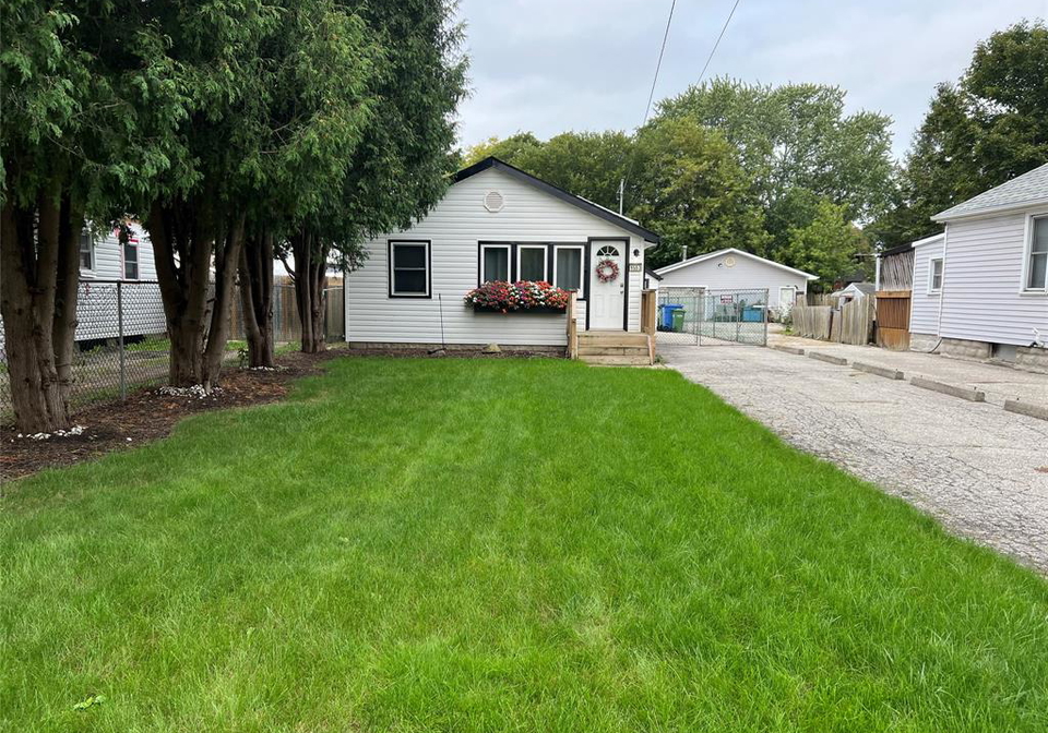 1553-south-cameron-windsor-ontario-26023399