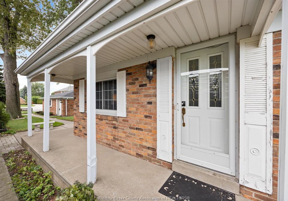 13122-riverside-drive-east-tecumseh-ontario-26023414