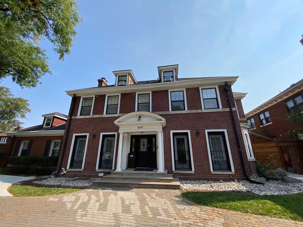 1610-victoria-avenue-windsor-ontario-26023423