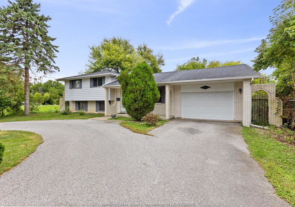 6370-malden-lasalle-ontario-26023434