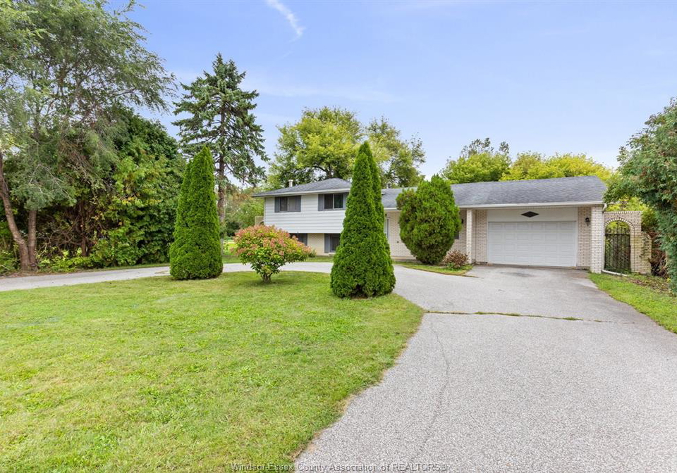 6370-malden-lasalle-ontario-26023434