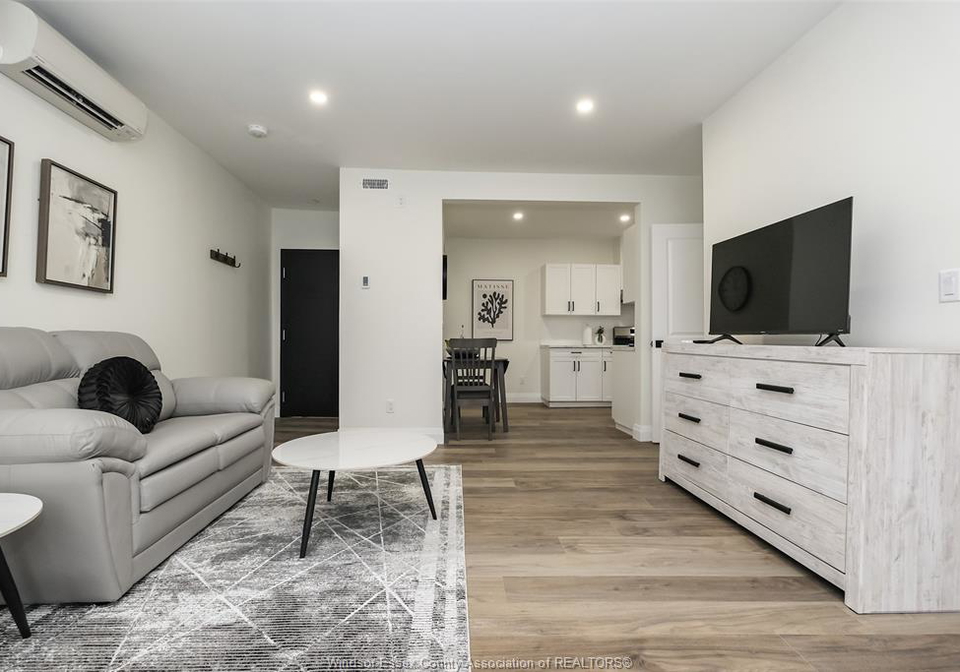 1231-unversity-avenue-windsor-ontario-26023437