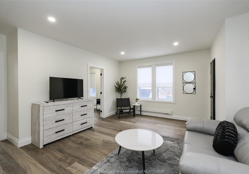 1231-unversity-avenue-windsor-ontario-26023437