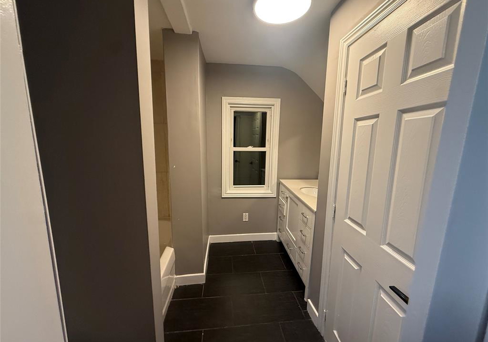 1380-goyeau-windsor-ontario-26023453