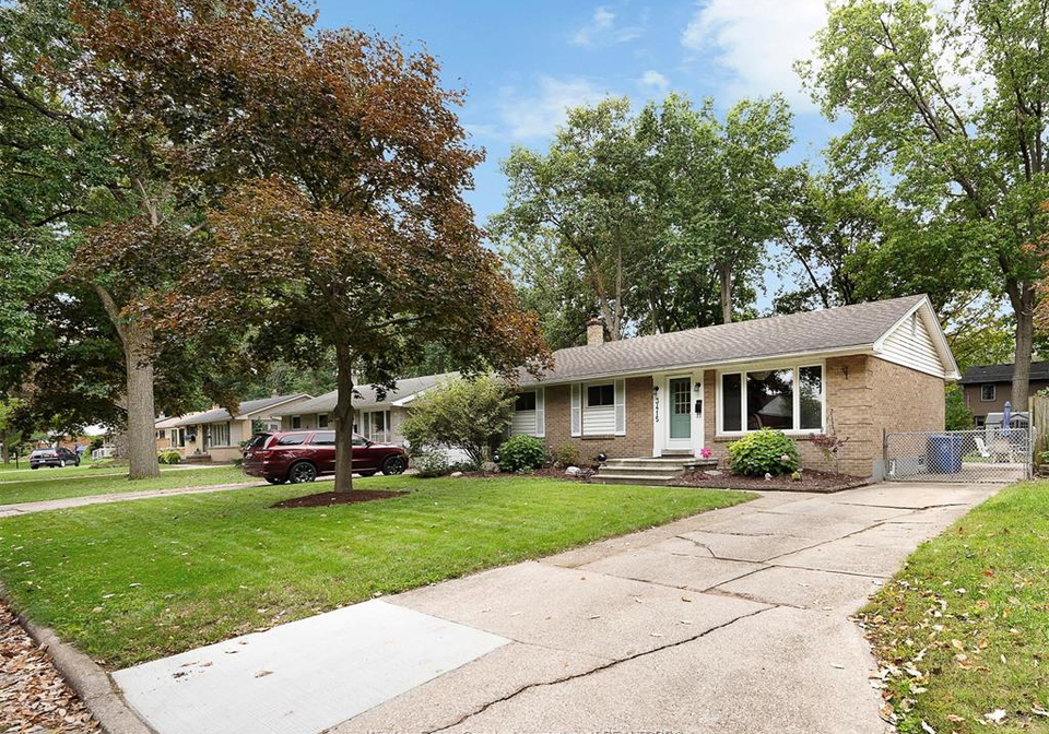 3415-randolph-windsor-ontario-26023456