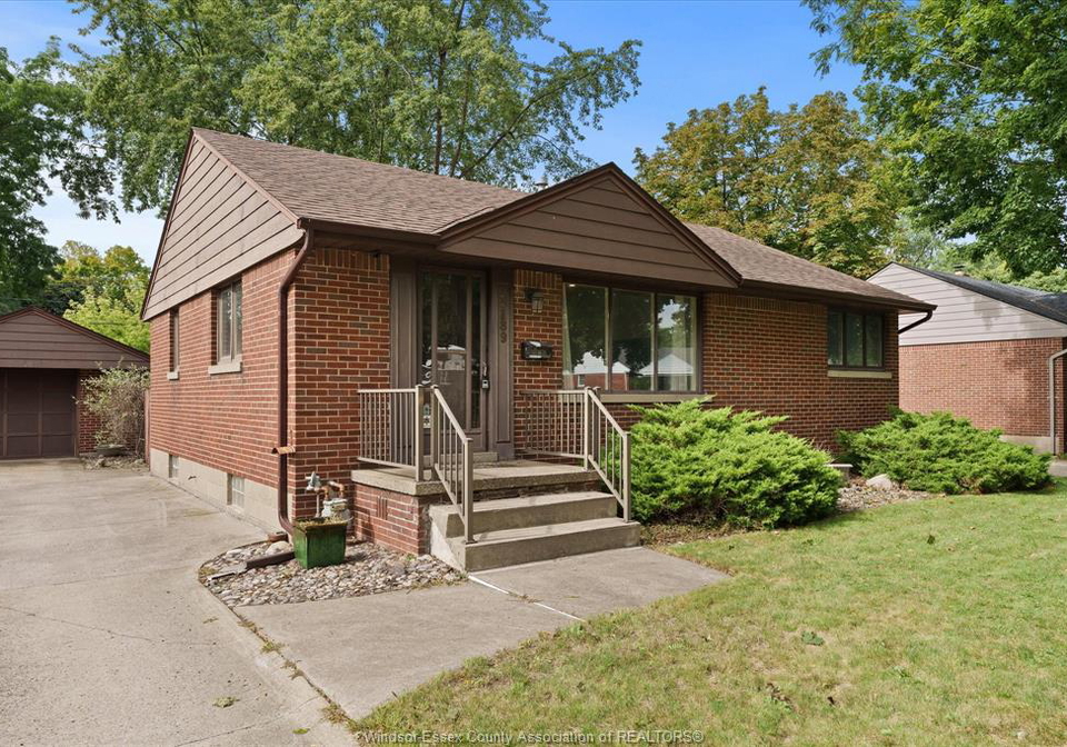3189-mckay-windsor-ontario-26023482